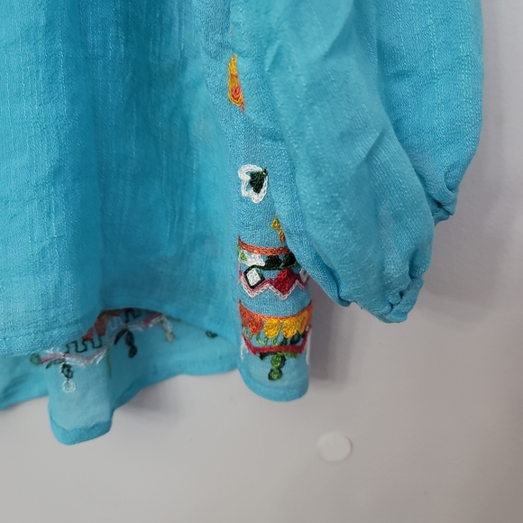 Figueroa Flower  Alayna Floral Embroidered Banded Notch V-Neck 3/4 Sleeve Top - Picture 7 of 9